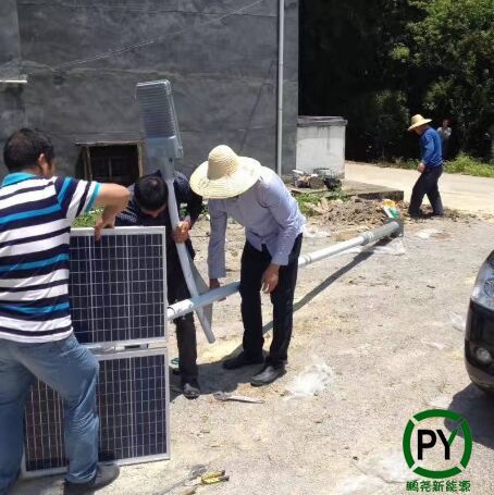 天津农村6米太阳能路灯技术现场指导安装