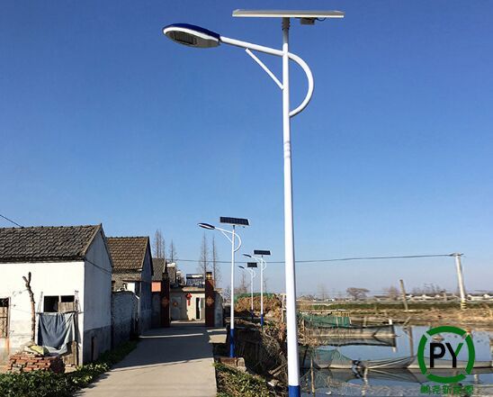新农村装太阳能路灯这两种配置很实用